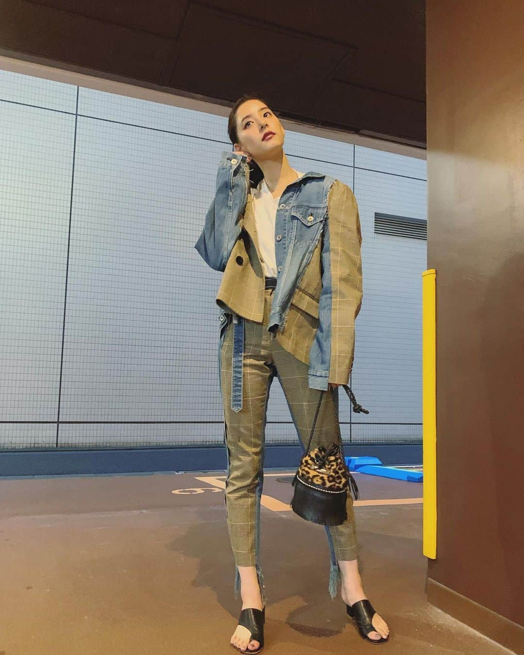 新木優子さんのインスタグラム写真 - (新木優子Instagram)「私服 jacket : @sacaiofficial  bottom : @sacaiofficial  tops : @hm  shoes : @tomorrowland_jp  bag : @jandmdavidson  earring : @knowhowjewelry  necklace : @tiffanyandco」7月11日 22時31分 - yuuuuukko_