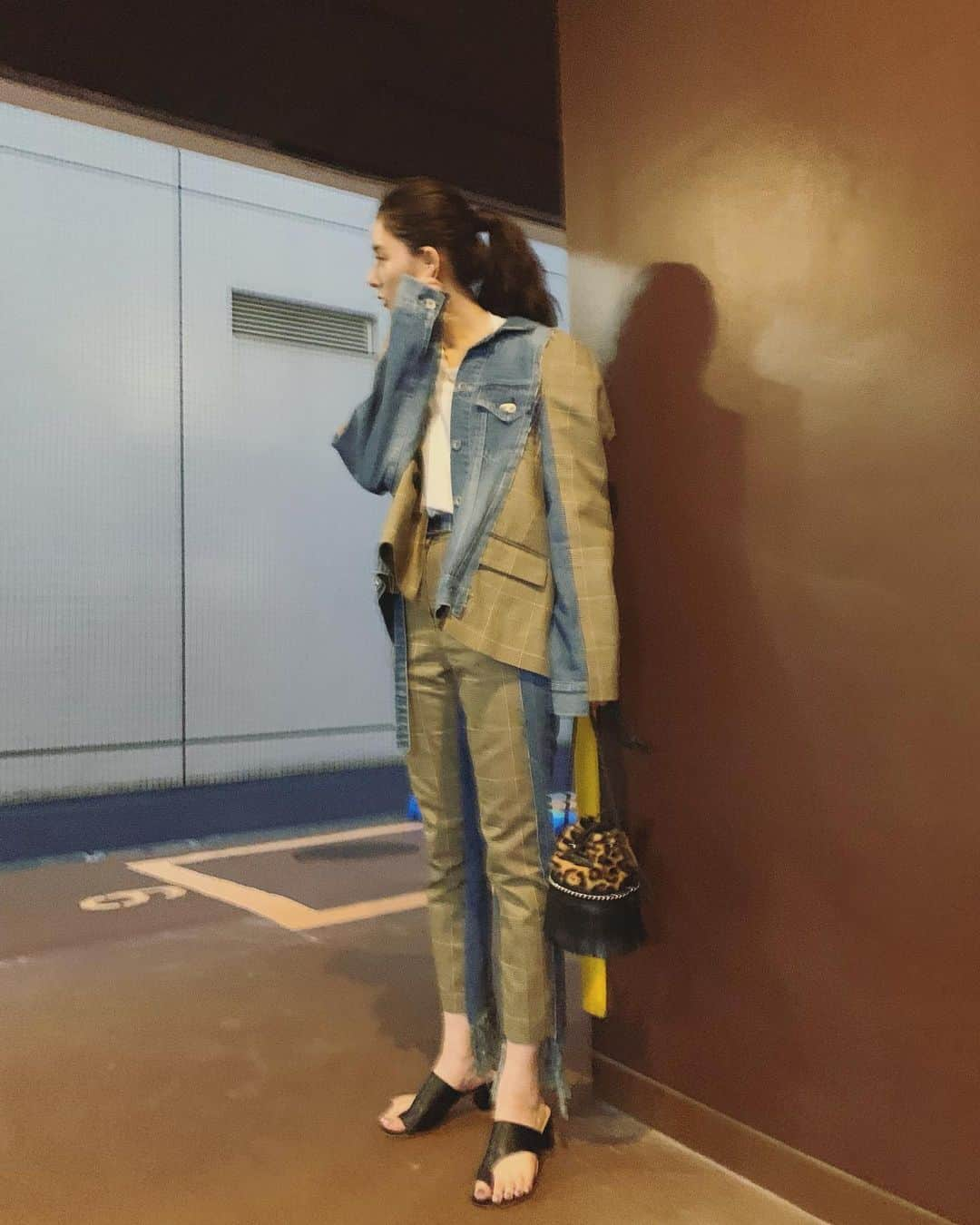 新木優子さんのインスタグラム写真 - (新木優子Instagram)「私服 jacket : @sacaiofficial  bottom : @sacaiofficial  tops : @hm  shoes : @tomorrowland_jp  bag : @jandmdavidson  earring : @knowhowjewelry  necklace : @tiffanyandco」7月11日 22時31分 - yuuuuukko_