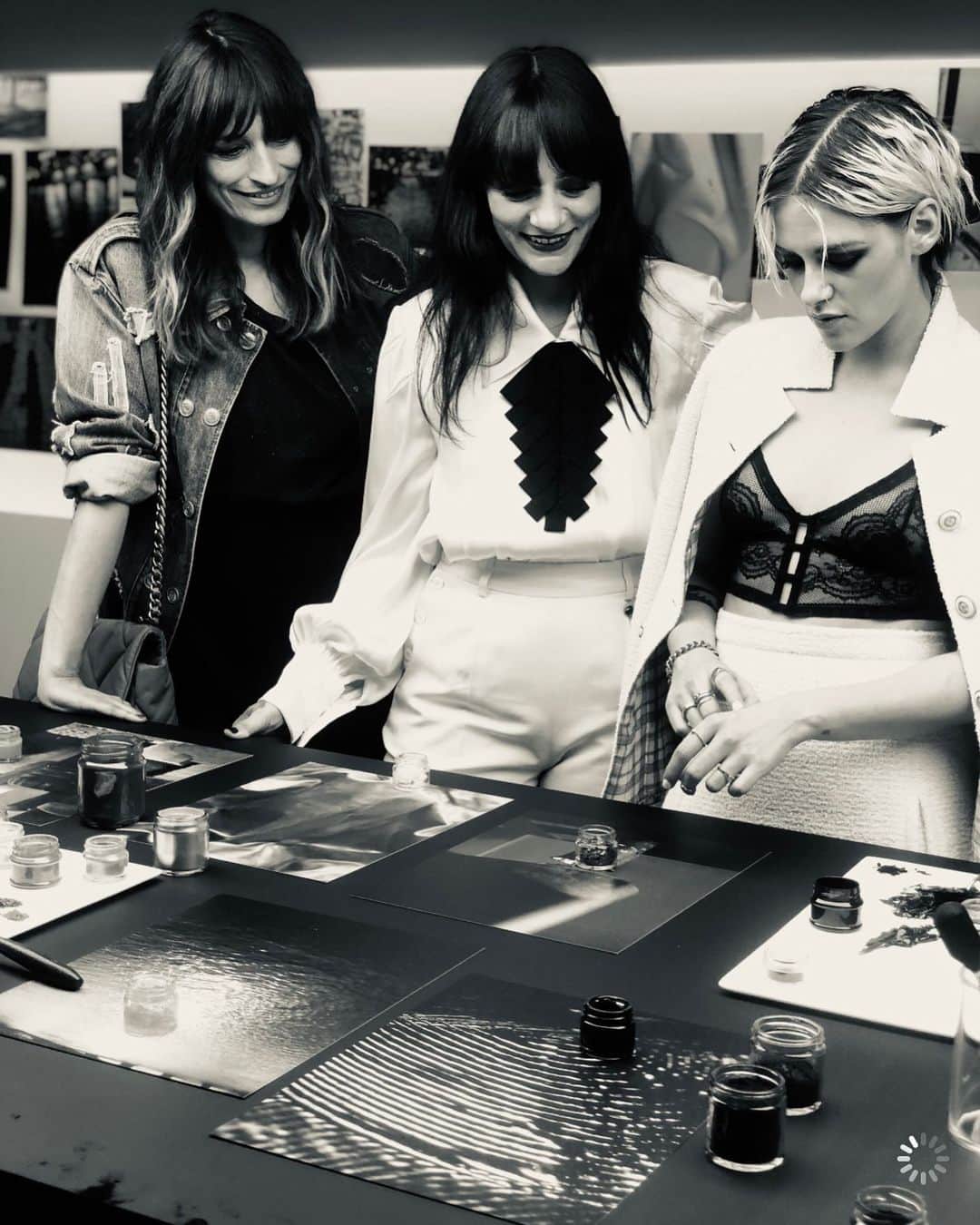カロリーヌ・ド・メグレのインスタグラム：「With @luciapicaofficial and #KristenStewart discovering the new #ChanelMakeup from the #FallWinter2019 collection Photo @hairbyadir ❤️」