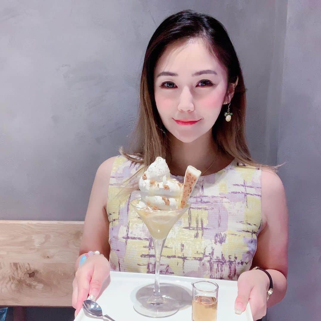 星読みプリンセス・エリ様さんのインスタグラム写真 - (星読みプリンセス・エリ様Instagram)「大好きなcoisof  @coisof  の夏の限定・レモンチーズcoiパルフェ﻿♡﻿ ﻿ 濃厚ミルクソフトに瀬戸内レモンジュレやフレッシュなサワークリームを合わせた、爽やかなパルフェだよ🍋🌈✨﻿﻿ ﻿ ﻿﻿ ﻿レモンイエローのパルフェに合わせて、レモンイエローコーデにしたよ👸💕﻿ ﻿ アクセサリーはこの間minneでオーダーした﻿  @ciglio_ciglio のパイナップルピアス🍍﻿ ﻿ 超可愛いくない😍？﻿ ﻿ ﻿﻿ 最近カラフルなビタミンカラーが気になる♡﻿ ﻿﻿ ﻿﻿﻿ .。*゜+.*.。☆゜+..。*゜+。.゜☆.。*゜+.*.。.﻿﻿﻿﻿ .﻿﻿﻿﻿ 🍦coisof 銀座店🍦 ﻿﻿﻿﻿ 東京都中央区銀座4丁目3-1 並木館9F﻿﻿﻿﻿﻿﻿ 東京メトロ銀座駅 C8出口を出てすぐ﻿﻿﻿﻿﻿﻿ ﻿﻿.﻿﻿﻿﻿ .。*゜+.*.。☆゜+..。*゜+。.゜☆.。*゜+.*.。.﻿﻿﻿﻿ ﻿﻿﻿﻿ ﻿﻿﻿﻿ #coisof﻿﻿#redineginza﻿﻿﻿﻿ @redine_ginza ﻿﻿ #銀座#銀ぶら﻿﻿#デザート﻿﻿﻿﻿ #銀座スイーツ﻿﻿#パフェ巡り﻿﻿﻿ #大人のスイーツ﻿﻿#銀座デート#オトナ女子﻿﻿﻿﻿ #スイーツ巡り#スイーツ女子﻿﻿﻿﻿ #カフェ巡り好きな人と繋がりたい﻿﻿﻿﻿ #デートスポット#PR﻿﻿﻿﻿ #恋活#幸せになる#スイーツ男子﻿﻿﻿ #甘いものが主食#スイーツ女子﻿﻿﻿ #レモン色ソフト#レモン色アイス﻿﻿﻿ #ソフトクリーム#レモンチーズパフェ」7月12日 8時03分 - eri.princessmind