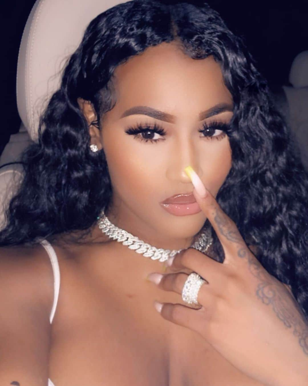 Lira Mercerさんのインスタグラム写真 - (Lira MercerInstagram)「You too pretty to be paused on the FaceTime 📲 Edges: @laidbylira」7月12日 8時33分 - lira_galore