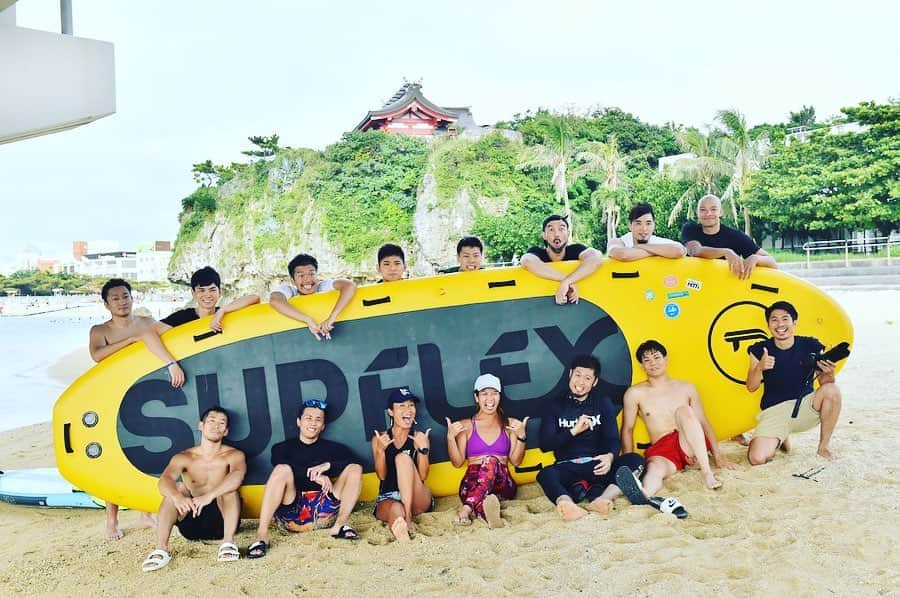 のインスタグラム：「okinawa camp 多くの方にサポートして頂いたお陰で成功した合宿でした。 関わってくれた全ての方に感謝してます。  ありがとうございました。  @gajumarutada さんも ありがとう #与那原町  #波の上ビーチ  #ドローン」