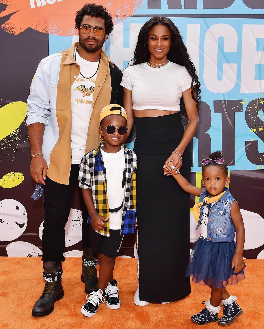 Just Jaredさんのインスタグラム写真 - (Just JaredInstagram)「@ciara & @dangerusswilson are joined by son Future & daughter Sienna at the 2019 Kids’ Choice Sports Awards! #Ciara #RussellWilson #FutureWilburn #SiennaWilson #KidsChoiceSportsAwards Photos: Getty」7月12日 8時58分 - justjared