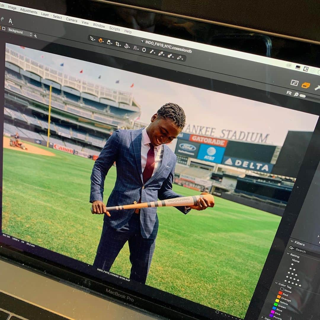 ディディ・グレゴリウスさんのインスタグラム写真 - (ディディ・グレゴリウスInstagram)「🔙 with my friends at @indochino👔👖 to get some 📸 in my newest suit. What do you think? 🤔」7月12日 8時59分 - sirdidig18