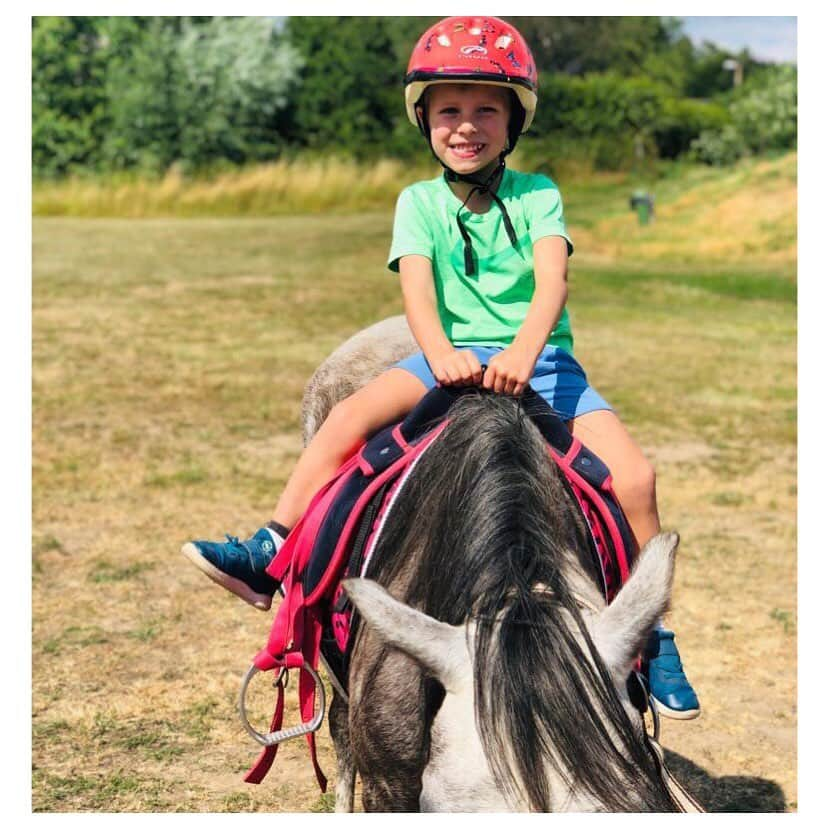 カロリナ・クルコヴァさんのインスタグラム写真 - (カロリナ・クルコヴァInstagram)「#summer in my hometown 💚 what’s your plans for summer? 🤩 #czech #holiday #summertime #FAMILY 💋 GREAT TIME 😍」7月12日 0時28分 - karolinakurkova