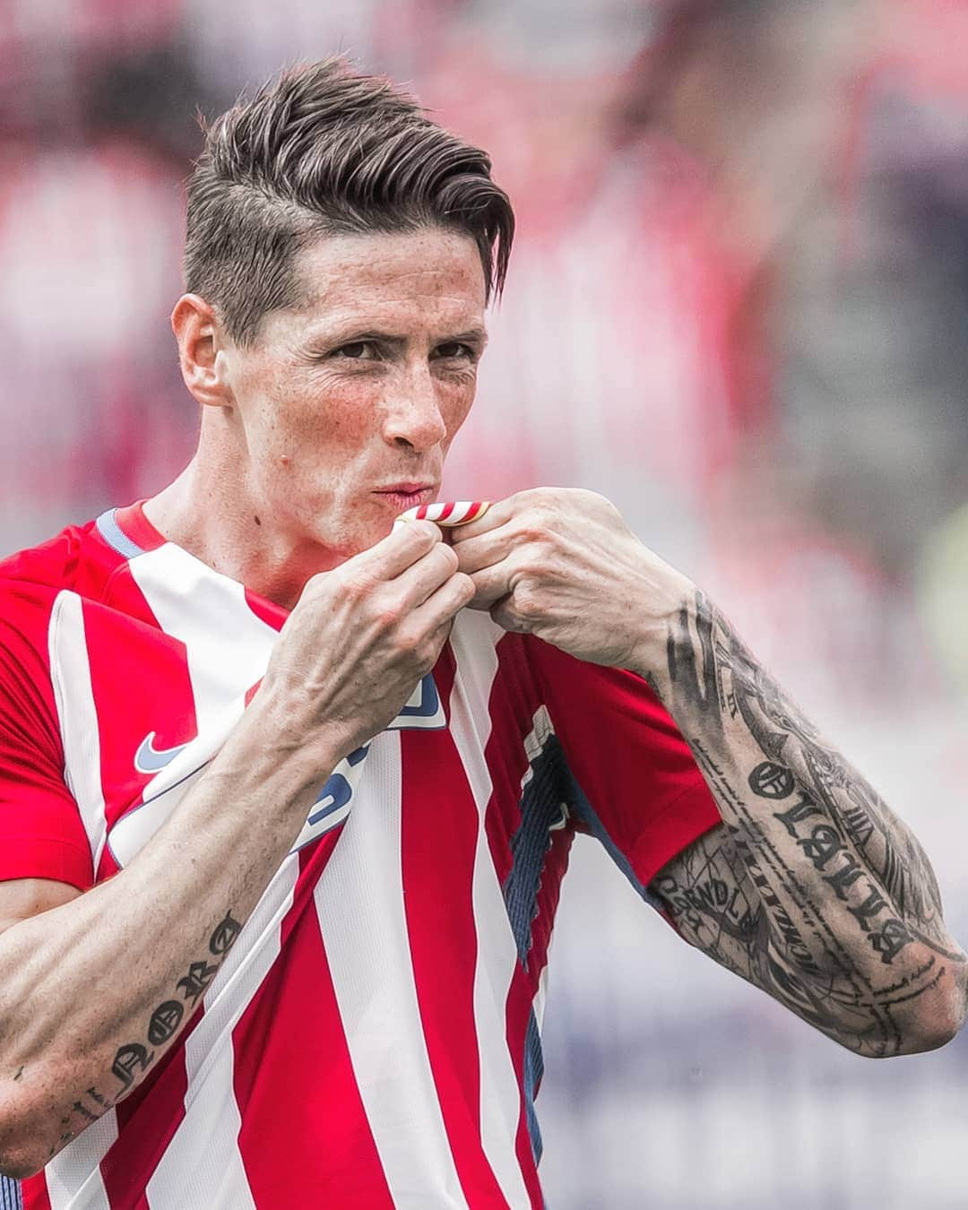 UEFAチャンピオンズリーグさんのインスタグラム写真 - (UEFAチャンピオンズリーグInstagram)「🔴⚪🔴 @fernandotorres at @atleticodemadrid 🤗  #UCL #TBT #ThrowbackThursday」7月12日 0時29分 - championsleague