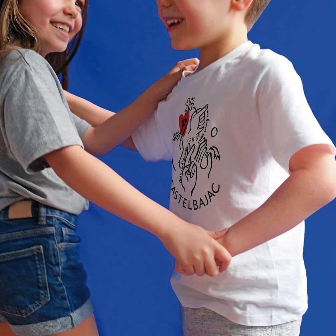 のインスタグラム：「L'Happyculture est universelle ! Retrouvez notre gamme enfant CHILD'MOOD, les plus petits aussi sont Arty ! ☀  The Happyculture is universal!  Find our kids range CHILD'MOOD, the little ones are also Arty! ☀  #Castelbajac #HappyCulture  #Castelbajac #Paris #Fashion #Designer #Brand #ChildMood #summerbreak」
