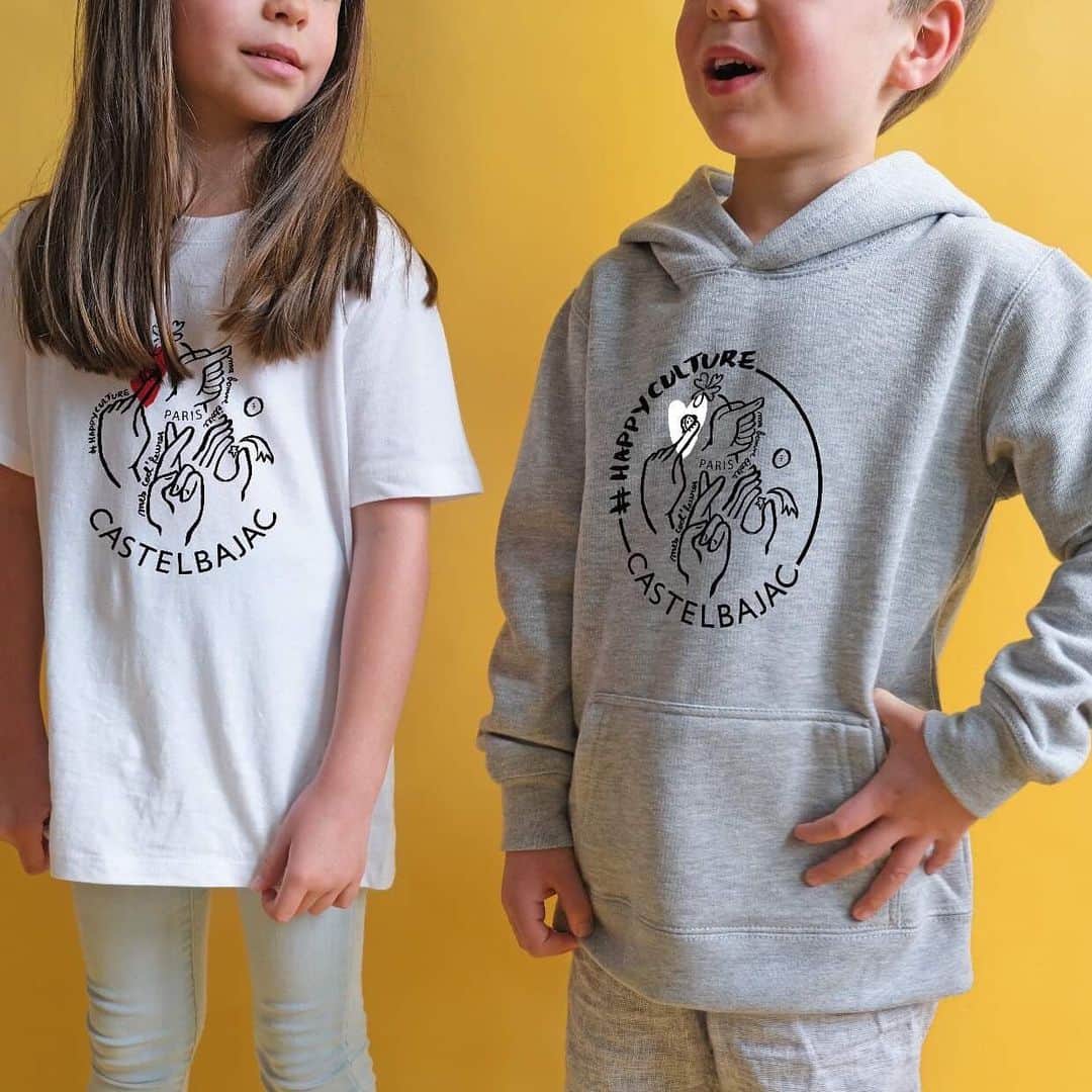 のインスタグラム：「L'Happyculture est universelle ! Retrouvez notre gamme enfant CHILD'MOOD, les plus petits aussi sont Arty ! ☀  The Happyculture is universal!  Find our kids range CHILD'MOOD, the little ones are also Arty! ☀  #Castelbajac #HappyCulture  #Castelbajac #Paris #Fashion #Designer #Brand #ChildMood #summerbreak」