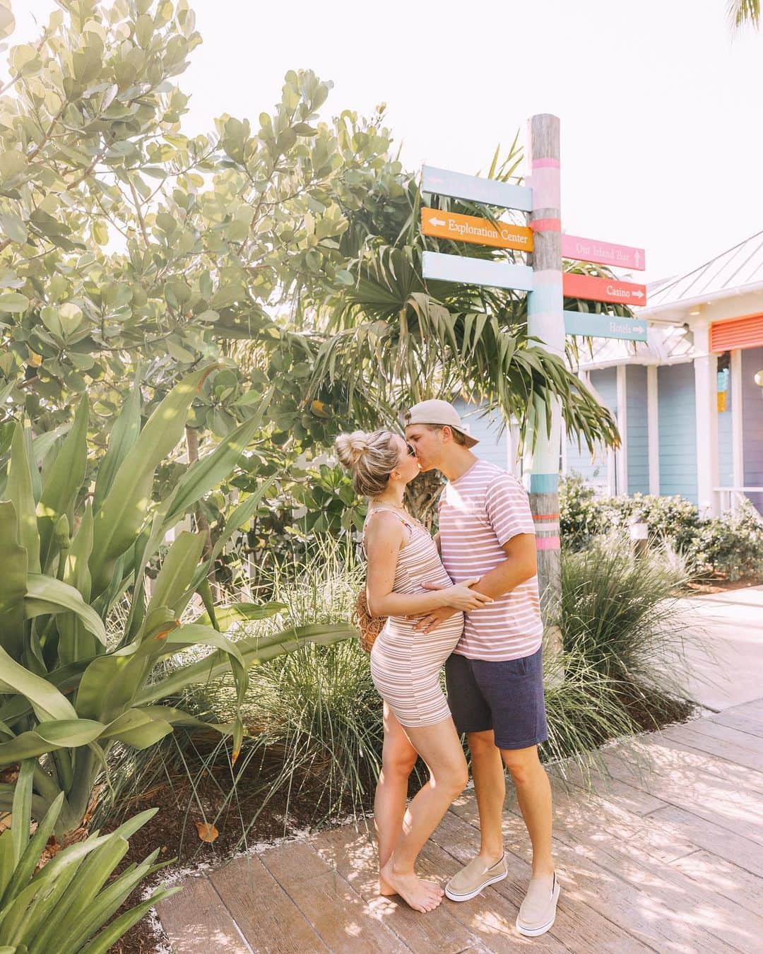 Aspyn Ovard Ferrisさんのインスタグラム写真 - (Aspyn Ovard FerrisInstagram)「I still can’t believe this is our last vacation together with just the two of us before we become parents 😭🥺💕 I’ll be 33 weeks tomorrow and my pregnancy has gone by sooooooo fast. It’s been really enjoyable overall but I’m definitely getting to the point now where there are a lot of uncomfortable days and tons of kicks to the ribs 😵 My tailbone also has started hurting every time I move now so that’s very fun... 7 weeks or less until we meet our baby girl!! Comment below if you think she will come early or late! I’m due August 30th!」7月12日 0時42分 - aspynovard