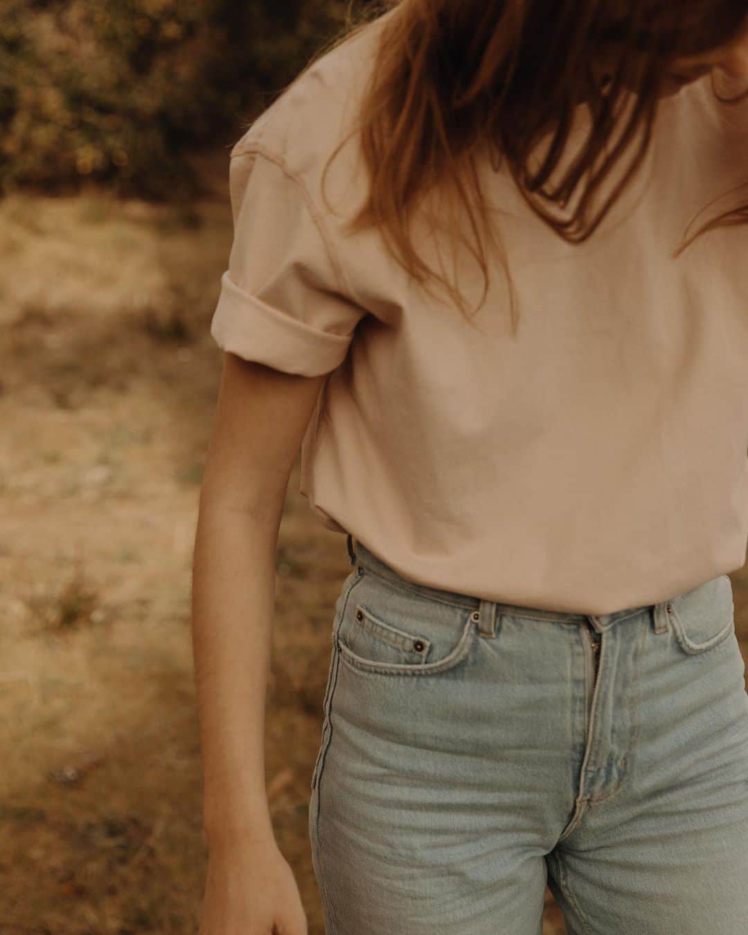 アメリカンビンテージのインスタグラム：「Iconic 🌟 #americanvintage #essential #wardrobe #tshirt #denim #womenswear #fashion #ss19 #summer19」