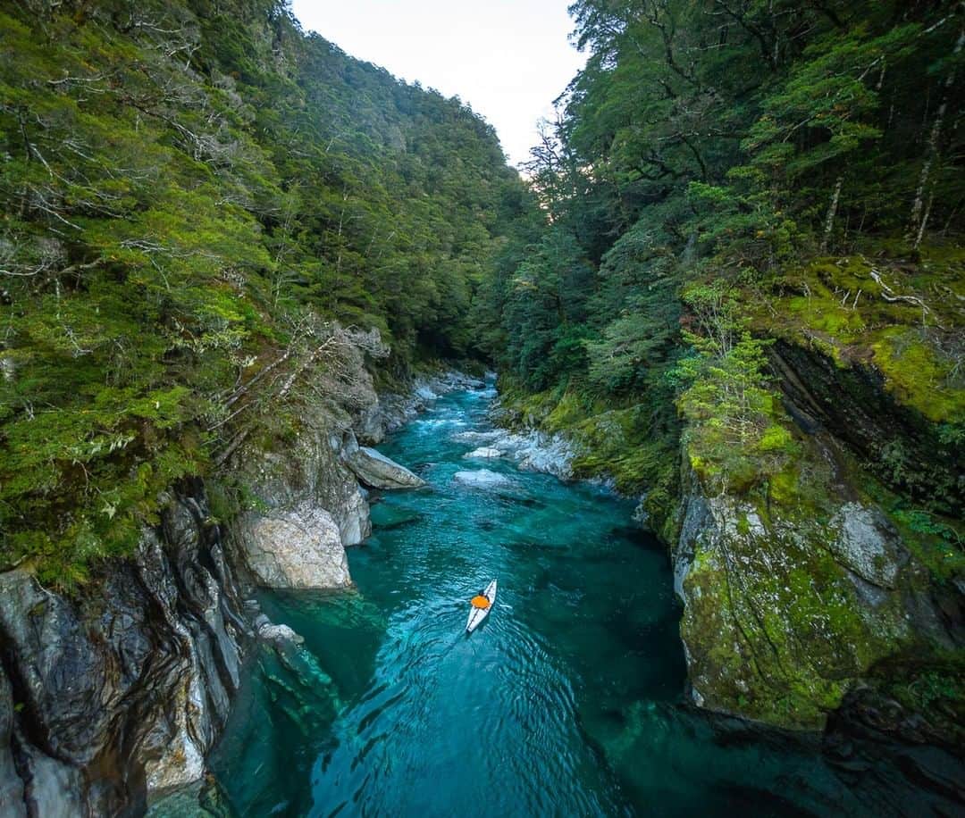 National Geographic Travelさんのインスタグラム写真 - (National Geographic TravelInstagram)「Photo by @Chrisburkard | Pure New Zealand magic. Every once in a while the planet does something extra special that reminds you just how beautiful this world is. This was one of those nights. Even just looking back at this photo makes me feel a deep appreciation for the place we call home. It may not be Earth Day, World Oceans Day, etc., but here’s a sometimes much needed daily reminder of how incredible the planet is. A reminder to treat it well and also to explore it—both equally important in today’s world.」7月12日 1時01分 - natgeotravel