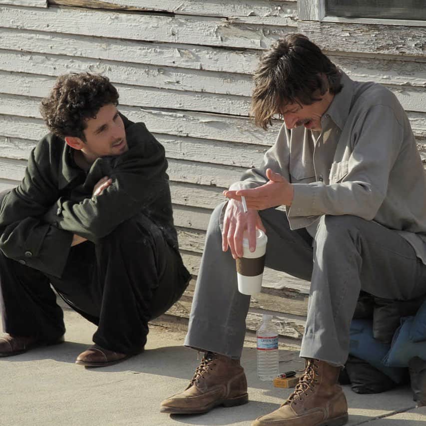 アダム・シャピロのインスタグラム：「#TBT soaking up every second with the coolest #JohnHawkes on the set of The Sleepy Man (dir. @oonamekas) He didn’t have any lines in this short film, and he was filming it while in the middle of filming Lincoln with Spielberg and Day-Lewis. I asked why he’d taken such a small role in this short while working on such huge projects. He said he read it, loved it, wanted to be a part of telling this story, and that the man who’s asleep the whole time was the only part he was right for. “I’m doing it because I want to be a part of telling this story...” I’ve never forgotten that. Such a simple, inspiring explanation of why we do what we do.」