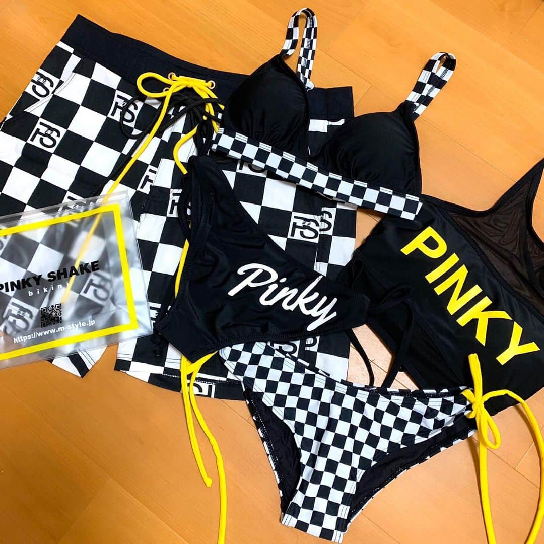 ゆん（並木優奈）さんのインスタグラム写真 - (ゆん（並木優奈）Instagram)「. . 「今年のPINKYSHAKEは どれをGETしたの？」 って質問が多かったので UPしまーーす🙈💛 . ⬇︎ ⬇︎ ⬇︎ . . . ◼︎”PINKY” ck highnecked bikini . ◼︎”KETSUROGO” ck strap bikini . ◼︎fizz paisley frill triangle . ◼︎”PS” checkered shorts . ◼︎calm bonbon set up . ◼︎”PS” checkered beach towel . . . . . . チェック柄のは可愛すぎて 全部GETしちゃった〜👌 . 【 @_pinky_shake_ 】 . . . . . . #pinkyshake#2019」7月12日 0時57分 - yunaaaaa.x