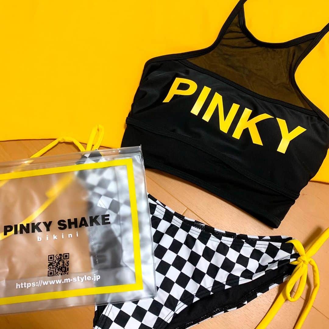 ゆん（並木優奈）さんのインスタグラム写真 - (ゆん（並木優奈）Instagram)「. . 「今年のPINKYSHAKEは どれをGETしたの？」 って質問が多かったので UPしまーーす🙈💛 . ⬇︎ ⬇︎ ⬇︎ . . . ◼︎”PINKY” ck highnecked bikini . ◼︎”KETSUROGO” ck strap bikini . ◼︎fizz paisley frill triangle . ◼︎”PS” checkered shorts . ◼︎calm bonbon set up . ◼︎”PS” checkered beach towel . . . . . . チェック柄のは可愛すぎて 全部GETしちゃった〜👌 . 【 @_pinky_shake_ 】 . . . . . . #pinkyshake#2019」7月12日 0時57分 - yunaaaaa.x