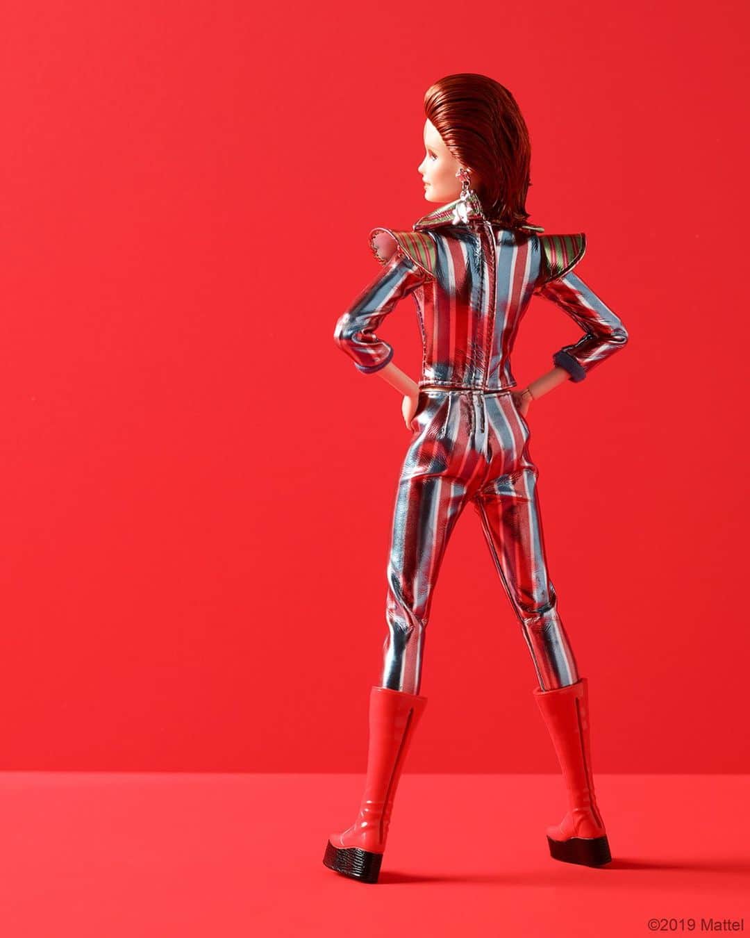 バービーさんのインスタグラム写真 - (バービーInstagram)「Musician ⚡️Artist ⚡Icon ⚡️Introducing #Barbie as #DavidBowie 👩‍🎤, the pioneer of sound and vision whose music continues to show the world how to reach for the stars!」7月12日 1時00分 - barbie