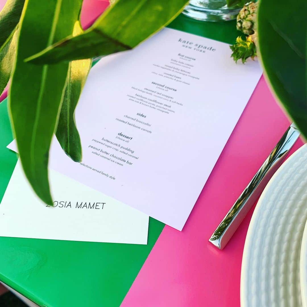 ゾージア・マメットさんのインスタグラム写真 - (ゾージア・マメットInstagram)「What a magical evening w/ @katespadeny & @leandramcohen on this glorious rooftop. We were all sweating like crazy but it was worth it for the view and the flamingos.🌴☀️🍹(ps. There’s no flamingo emoji....I feel like this needs to be corrected)」7月12日 1時16分 - zosiamamet