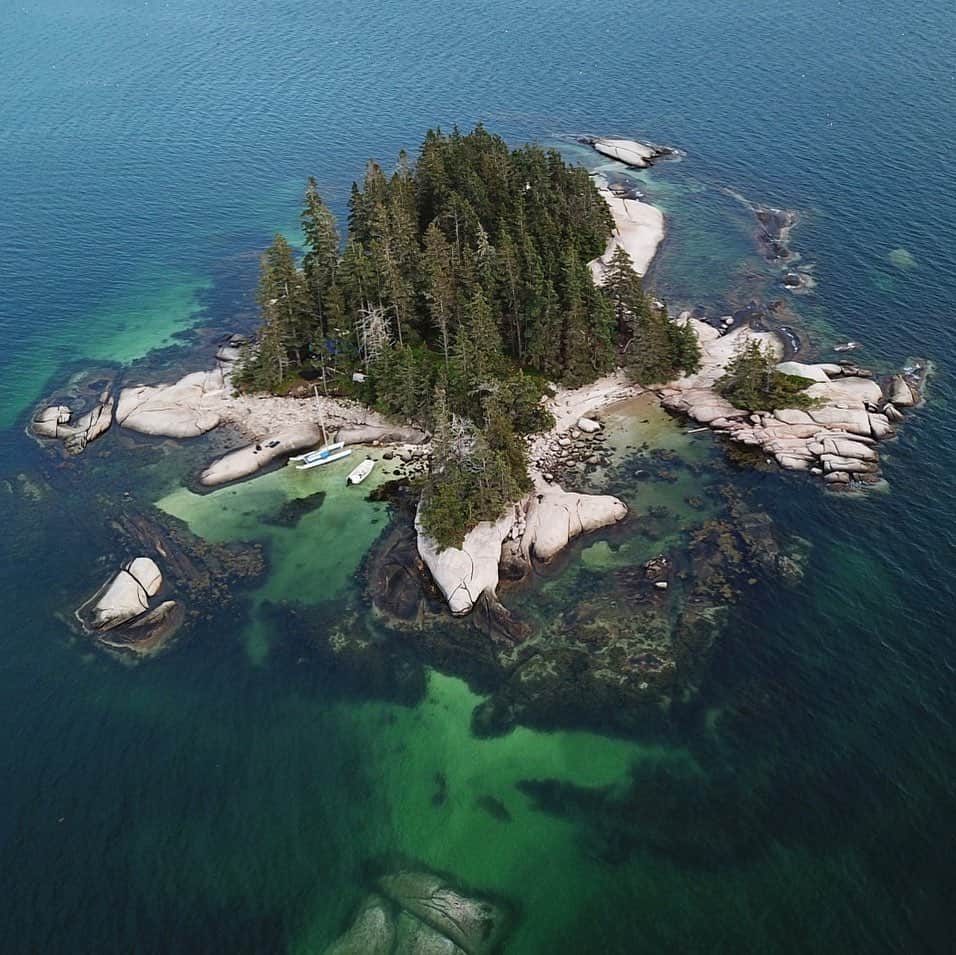 ジェローム・デュランのインスタグラム：「Still a little strange to be camping and have phone signal but here’s one for the gram:) 🏕 #maine」
