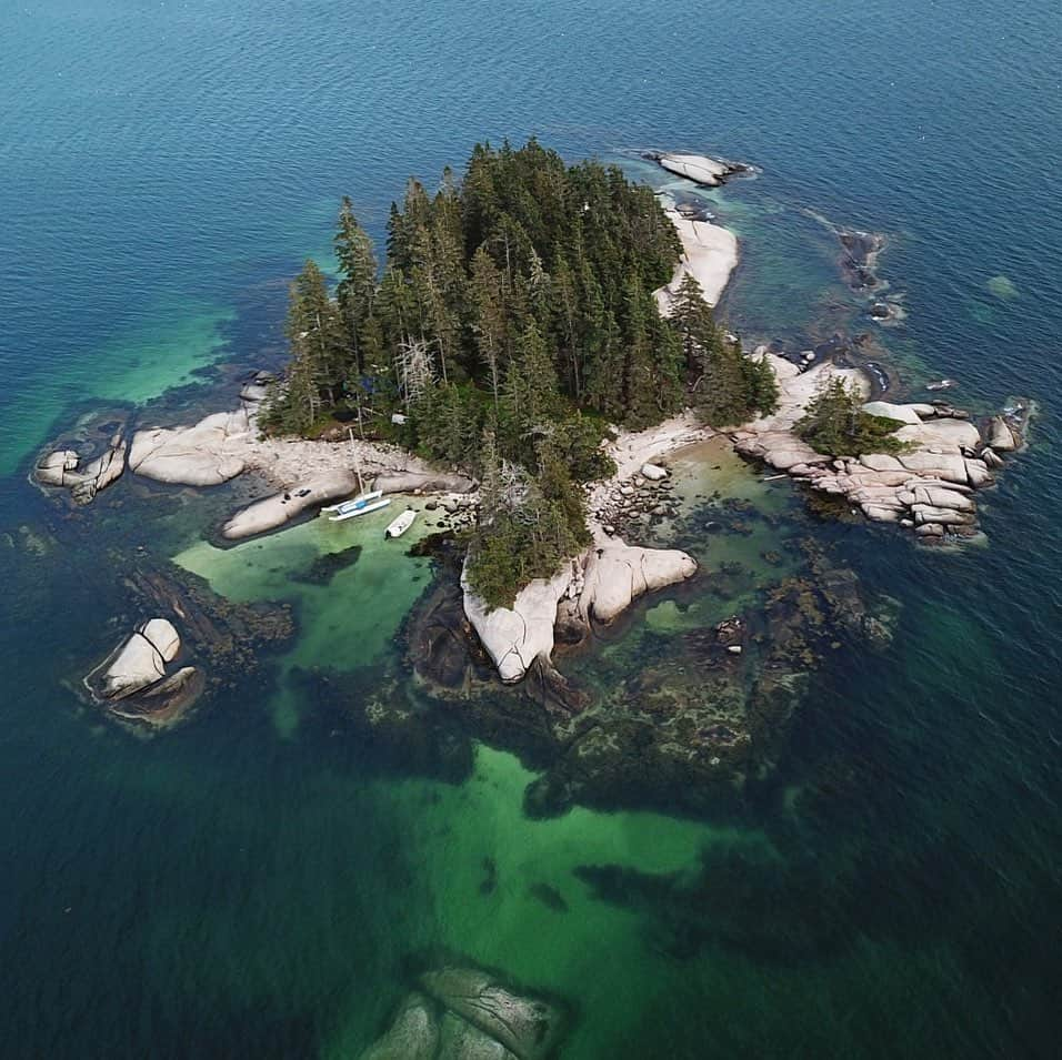 ジェローム・デュランさんのインスタグラム写真 - (ジェローム・デュランInstagram)「Still a little strange to be camping and have phone signal but here’s one for the gram:) 🏕 #maine」7月12日 1時18分 - jeromeduran