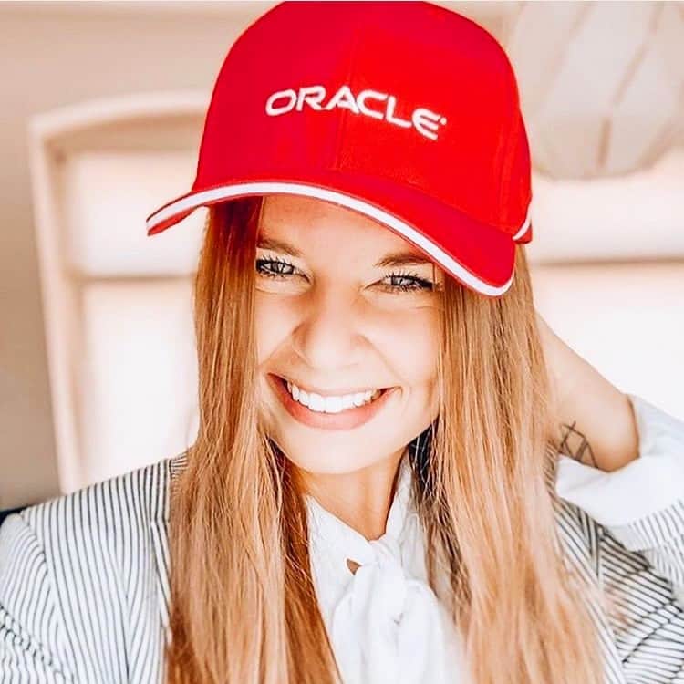 Oracle Corp. （オラクル）さんのインスタグラム写真 - (Oracle Corp. （オラクル）Instagram)「☝🏼It’s all smiles here at Oracle as we count down to Open World 2019. On September 16-19, experience cutting-edge technology and learn from the most important voices in the industry as tech professionals from around the world come together in the beautiful city of San Francisco. Will you be attending? 📸: @yasmin.diekmann from 🇩🇪 #cloud #blockchain #erp #OOW19」7月12日 1時21分 - oracle