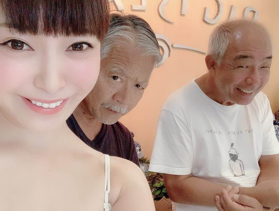 田中良子さんのインスタグラム写真 - (田中良子Instagram)「阪急ハワイフェアを見てくださった皆様ありがとうございました🤙 ハワイはやっぱり何度行っても楽園でした🌺オンエア後ディレクターさんとハワイフェア行ったらすっごい人がたくさん居て私も行ったのにやっぱりまた楽しんじゃいました🍺衣装で着させていただいたワンピースもめちゃ可愛いし美味しいものもたくさんあるので是非行ってみてくださいねーーー🍔 #阪急ハワイフェア #osaka #おはよう朝日です #田中良子 #行ってみて #楽しいよ #ジャナラム #ハナホウ #ミューズバイリモ #コーディネーター さん #稲富菜穂 ちゃんスタジオ一緒でした #ハワイ最高」7月12日 1時30分 - tanakaryoko102