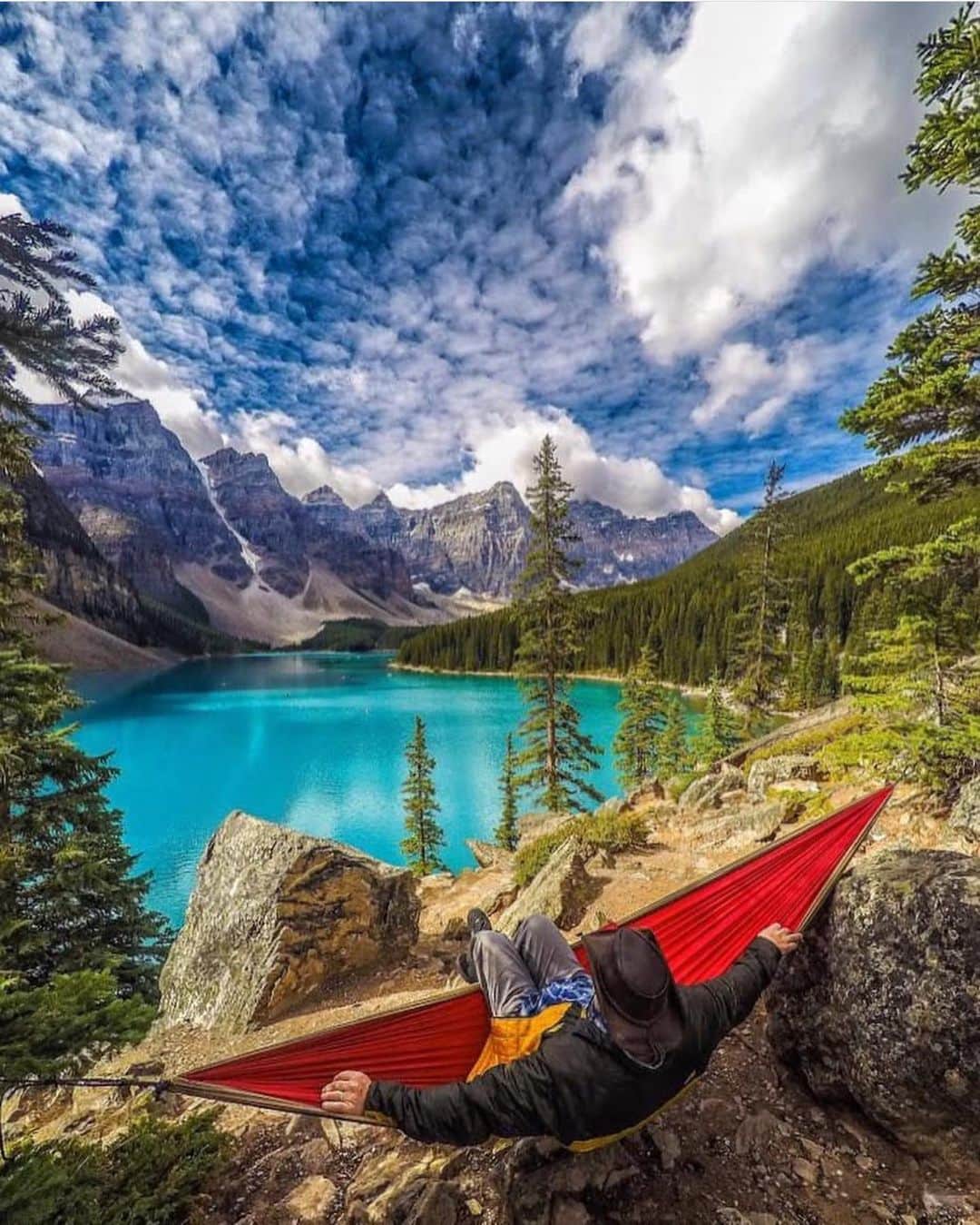 Wonderful Placesさんのインスタグラム写真 - (Wonderful PlacesInstagram)「Moraine Lake - Canada ✨❤️❤️❤️✨ Tag who you’d sit with!!! . Pic by ✨✨@cbezerraphotos✨✨ #wonderful_places for a feature ❤️」7月12日 1時32分 - wonderful_places