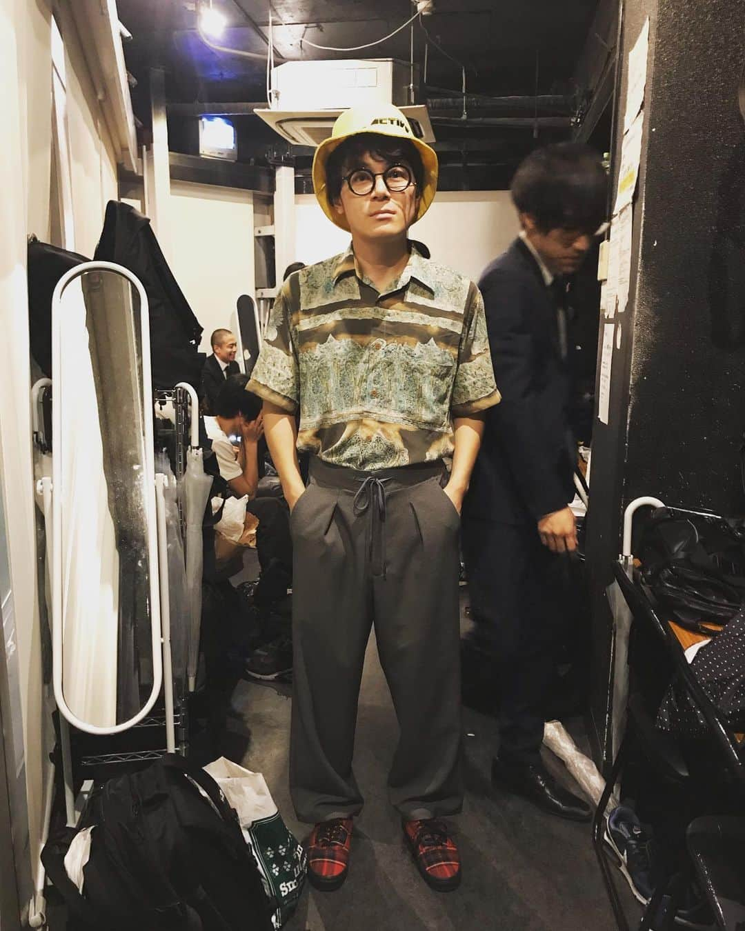 スーパー3助さんのインスタグラム写真 - (スーパー3助Instagram)「#今日の私服 17  #裏原で買った幼稚園風帽子  #キンジで買ったシャツ  #ズッカで買ったハイウエストなパンツ  #ウエストランド井口くんぽい柄のバンズの靴  #残像ぴろ  #ゾフィー決勝いくやんの日」7月12日 1時38分 - super3suke_nyankostar