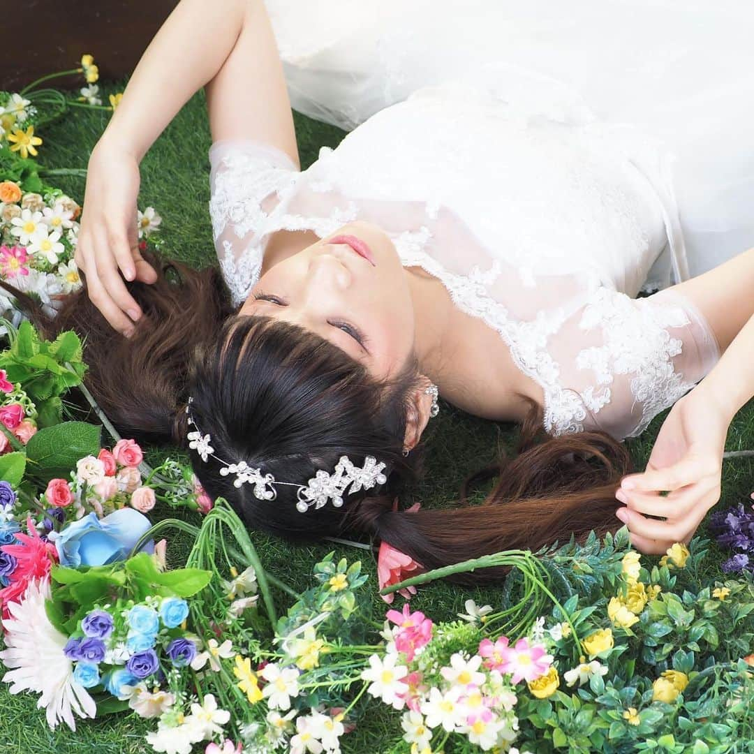 美羽えりさんのインスタグラム写真 - (美羽えりInstagram)「✨ ❁👗 White Princess 👗❁ ✨ . #photography #photo #portrait  #white #flower #princess  #dress #tiara #twintail  #girly #lovely #fantasy #idol #cosplayer #model  #japanesegirl #kawaii #写真 #写真好き #アイドル #コスプレイヤー #モデル #ドレス #ポートレート #かわいい #ツインテール #白 #お花 #カラフル #誕生日イベント . 生誕グッズのお写真より ⸜🌷︎⸝‍」7月12日 1時41分 - erimihane02