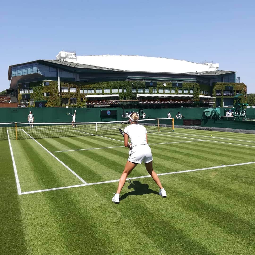 エリーゼ・メルテンスさんのインスタグラム写真 - (エリーゼ・メルテンスInstagram)「👋💚 See you next year 🌱  Thank you for all the support during the last few weeks! #wimbledon」7月12日 1時54分 - mertenselise