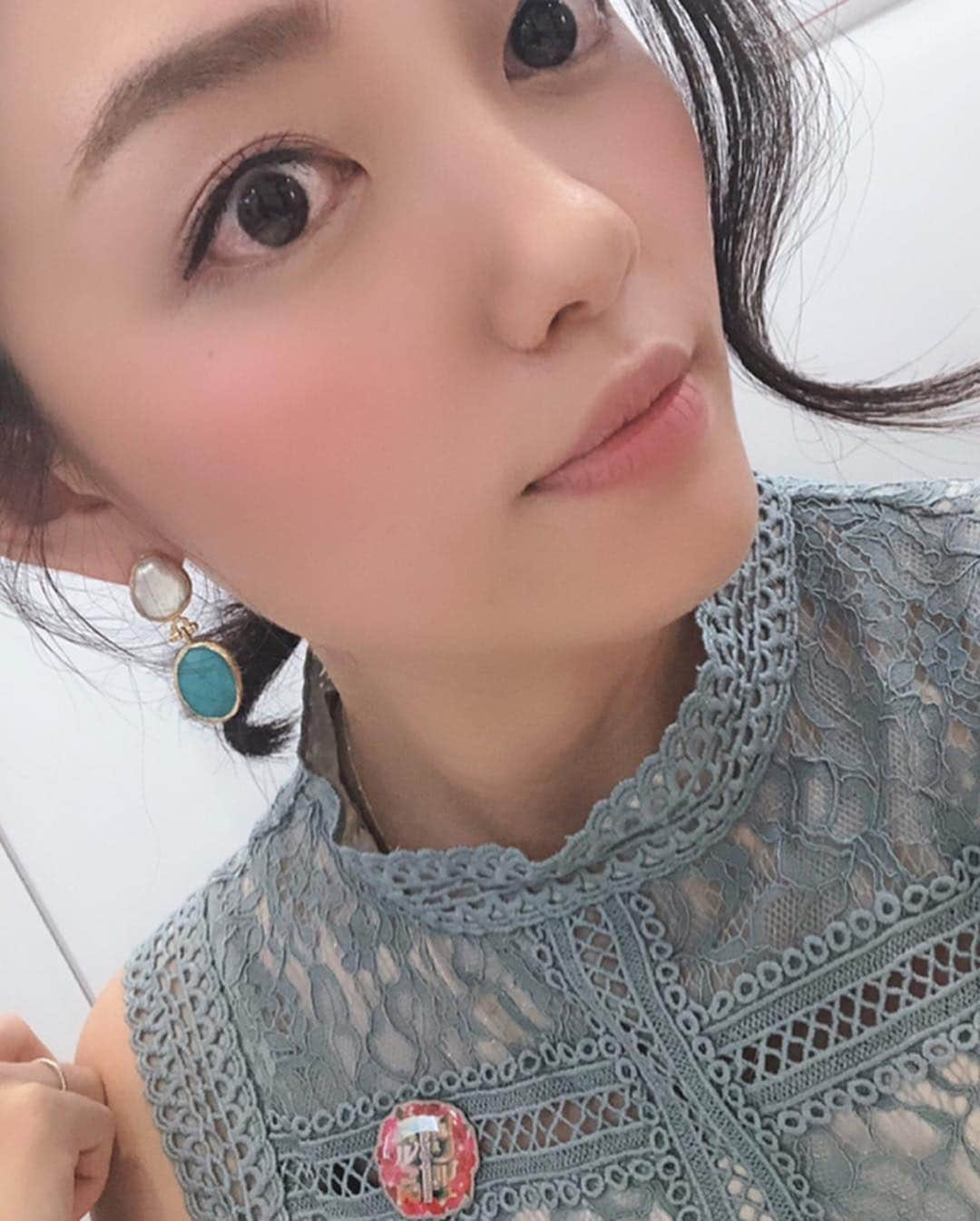 阿部優貴子さんのインスタグラム写真 - (阿部優貴子Instagram)「昨日は、ジャスミンみたいな、水色のオールインワン🧕💕実写版アラジンを見たあとなので、やたらと一人テンションあがってました🤩私物の @bijumam のターコイズピアスを合わせました✌️夏は、特に色石ピアスが好きすぎます。* #バラいろダンディ #tokyomx #ジャスミン風 #衣装」7月12日 1時52分 - abe_yuki94