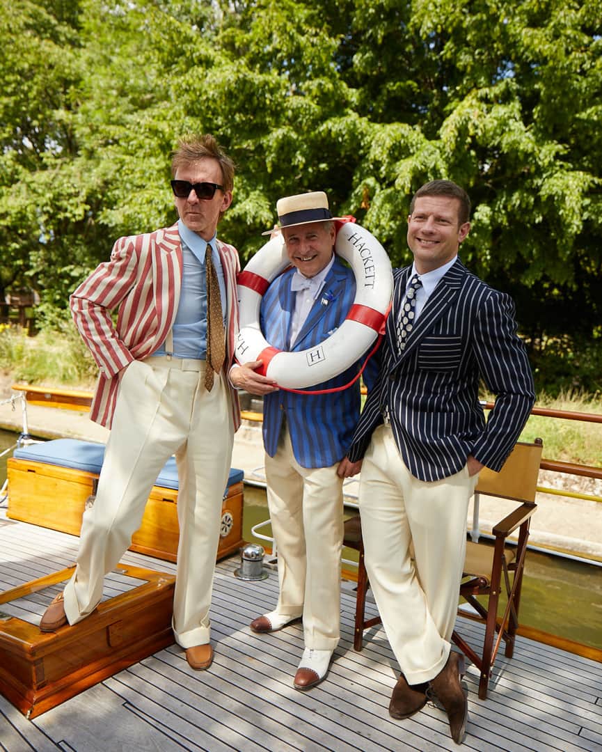 ハケットのインスタグラム：「Throwing it back to this time last week @henleyroyalregatta royalregatta. These three gentlemen looked particularly dapper in their Bespoke Tailoring attire as they cruised down the Thames. Safe to say these truly are #blazersofglory!  @styleanderror @mrjhackett @radioleary」