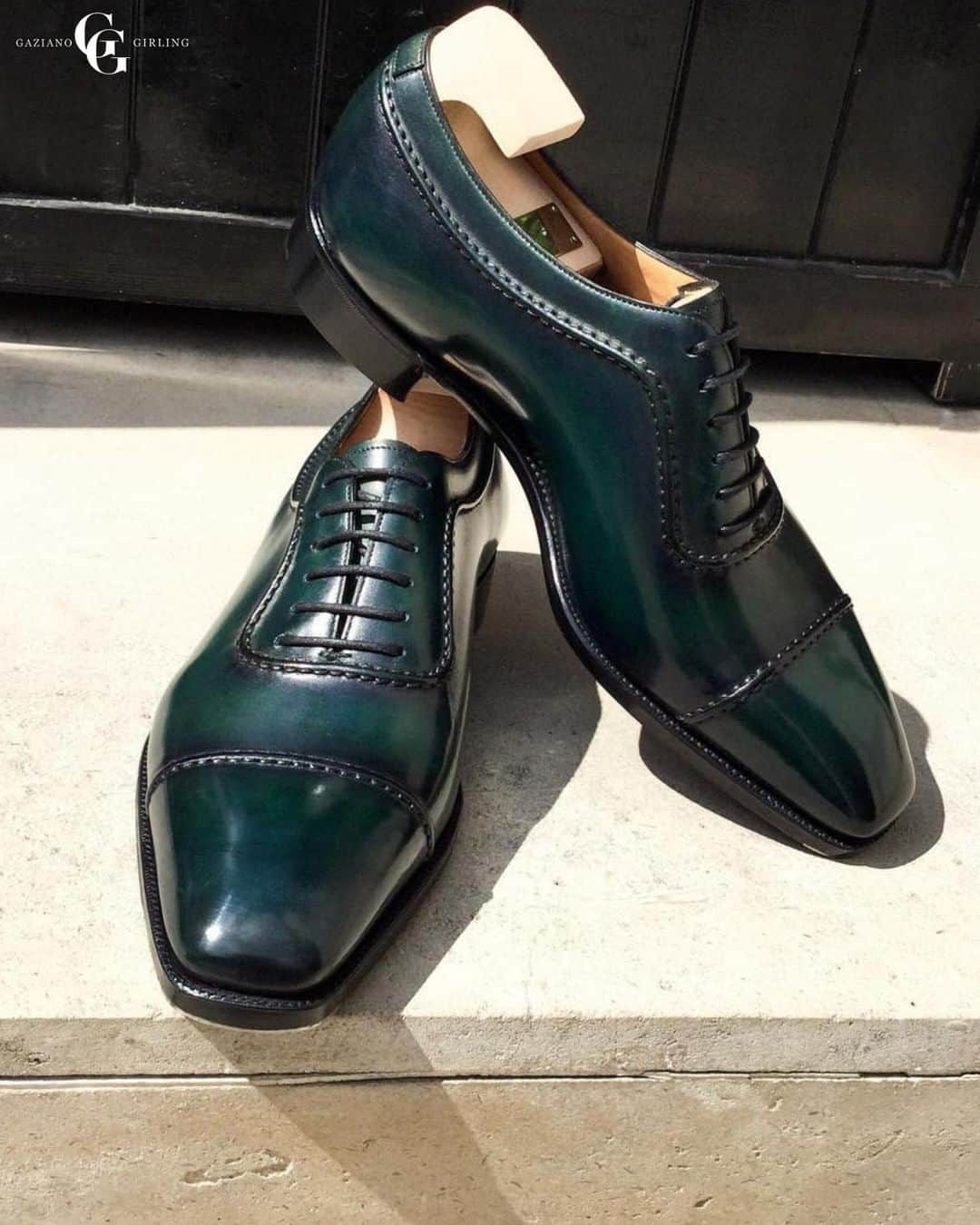 ガジアーノ&ガーリングさんのインスタグラム写真 - (ガジアーノ&ガーリングInstagram)「The Cadwell, seen here Made to Order, in a nice Peacock patina on the TG73 last. . . . . . . . . . .  #shoes #mensshoes #boots #mensboots #menboots #menshoes #shoegame #highendshoes #whatsonyourfeet #shoestyle #shoegamecrazy #shoegameonpoint #shoegamestrong #dapper #ootd #shoesaddict #shoesforsale #mensfashion #kickstagram #sotd #mensfashionpost #menswear #menwear #menstyle #mensstyle #shoegazing #shoestagram #shoeplug」7月12日 2時02分 - gazianogirling