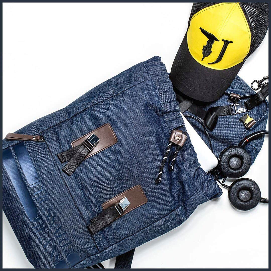 トラサルディさんのインスタグラム写真 - (トラサルディInstagram)「Get ready for Summer holidays! Choose the perfect backpack and accessories for your getaways. Tap the image to shop and discover the online promotions on Trussardi.com - #TrussardiJeans #SS19」7月12日 2時02分 - trussardi