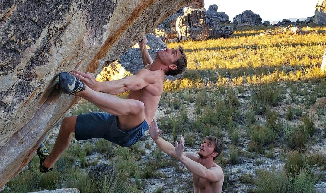 ペイジー・クラッセンのインスタグラム：「Missing my main squeeze and cheering him on while he battles a few last projects in South Africa. Life has been roller coaster-y lately, but @arjandekock always rolls with the punches and navigates the tumultuous waters with confidence and  determination ♡. #rocklands #bouldering #southafrica #climbing #iloveclimbing」