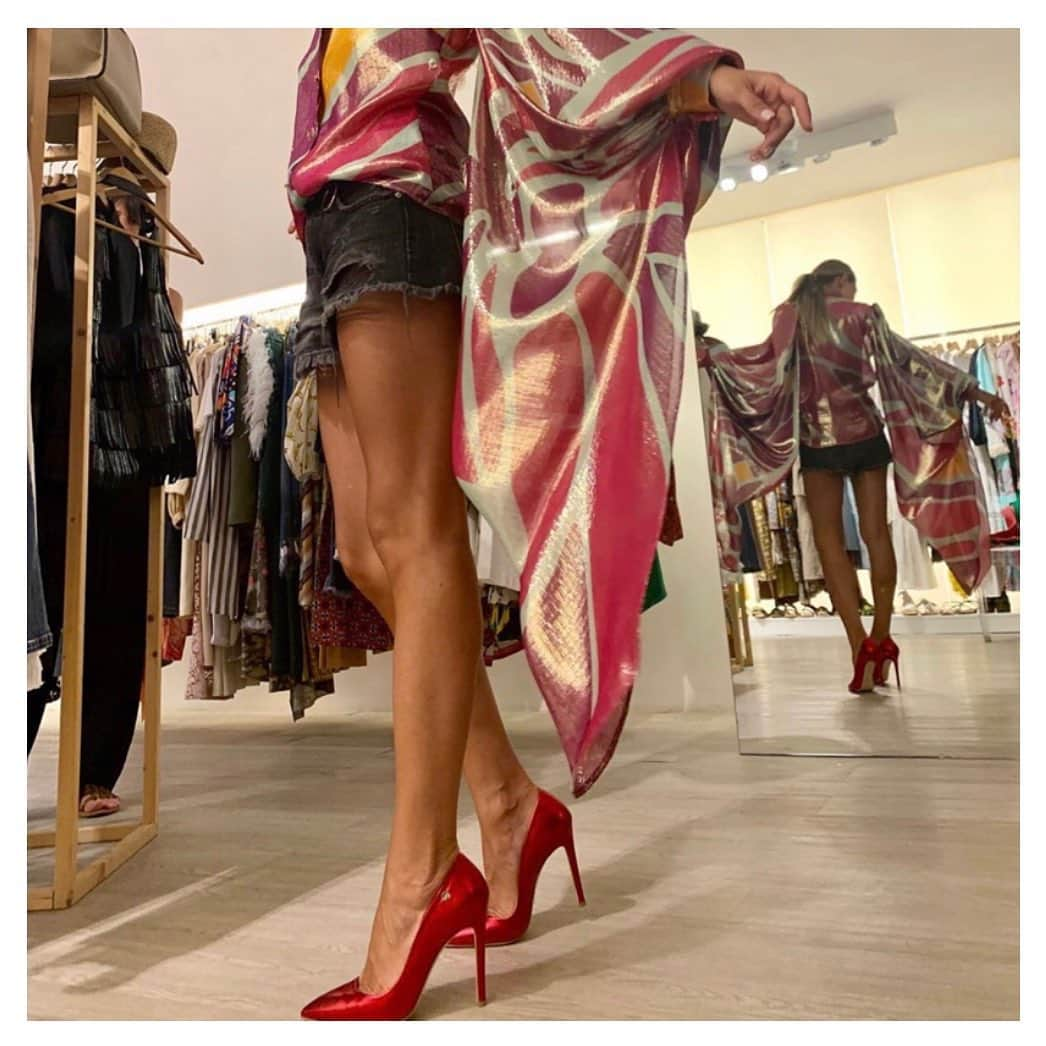 イズロさんのインスタグラム写真 - (イズロInstagram)「#islo #isloisabellalorusso #isloshoes #shoes #pumps #shoesaddict #shoeslover #fashion #style #fashionstyle #fashionable #outfit #outfitoftheday #moda #bellezza #colore #vogliadestate #heels #highheels #tacchialti #madeinitaly #shoponline #shopping #shoppingonline #novak #staytuned」7月12日 2時19分 - islo_isabellalorusso