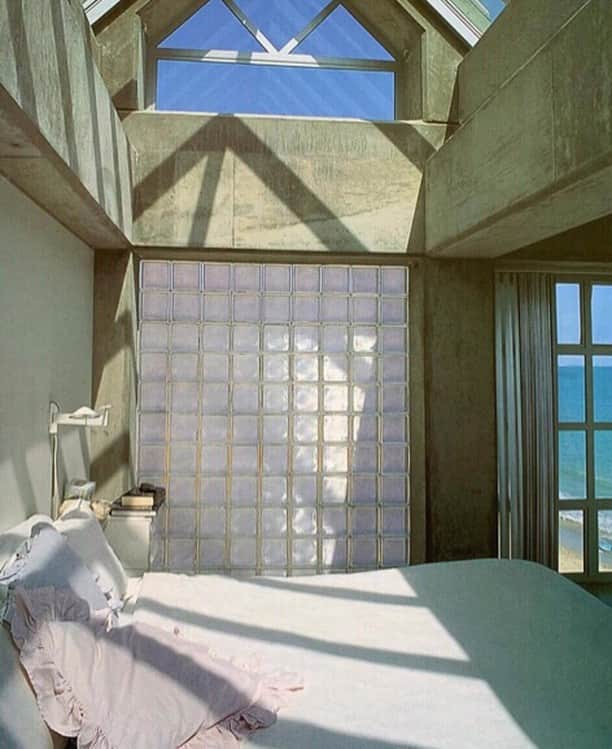 シー ニューヨークさんのインスタグラム写真 - (シー ニューヨークInstagram)「Vacation Mode⠀⠀⠀⠀⠀⠀⠀⠀⠀ #Malibu #beachhouse by #DavidGray 1990⠀⠀⠀⠀⠀⠀⠀⠀⠀ 📷 Via @maisonnue」7月12日 2時30分 - seanewyork