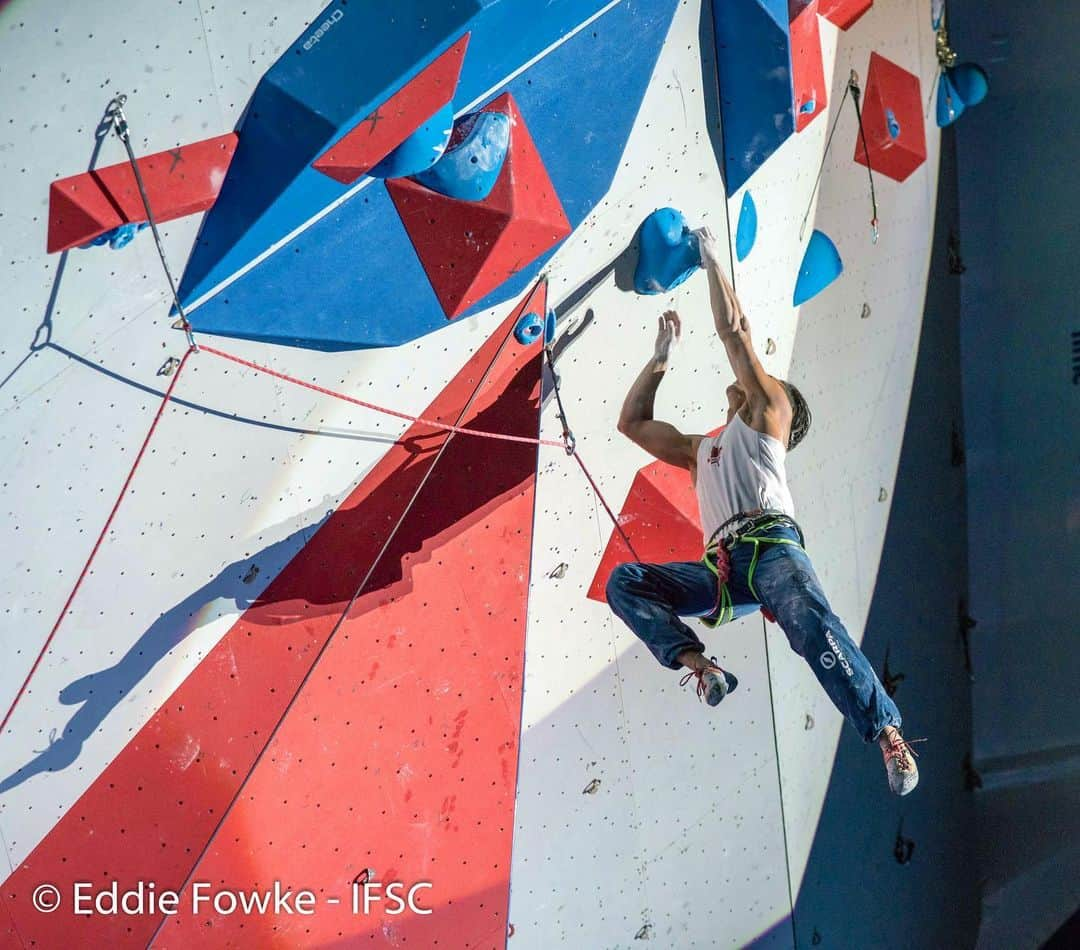 シーン・マコールさんのインスタグラム写真 - (シーン・マコールInstagram)「Hmm, that’d be an awkward fall 🤦‍♀️ ⠀⠀⠀⠀⠀⠀⠀⠀⠀ Who needs feet anyways, amiright 💪 ⠀⠀⠀⠀⠀⠀⠀⠀⠀ Lead comp starting tomorrow, let’s do this! ⠀⠀⠀⠀⠀⠀⠀⠀⠀ 🎞 by: @thecircuitclimbing ⠀⠀⠀⠀⠀⠀⠀⠀⠀ ⠀⠀⠀⠀⠀⠀⠀⠀⠀ ⠀⠀⠀⠀⠀⠀⠀⠀⠀ ⠀⠀⠀⠀⠀⠀⠀⠀⠀ ⠀⠀⠀⠀⠀⠀⠀⠀⠀ @adidasterrex | @scarpana | @joerockheads | @verticalartclimbing | @flashedclimbing | @perfect_descent #verticalart #climbing #train #canada #instagood #picoftheday #photooftheday #athlete #igers #amazing #sports #fitspo #gymlife #power #fitfam #adventure #fitness #work #workhard #workout #strength #challenge #follow #ninja #gym #fun」7月12日 2時29分 - mccollsean