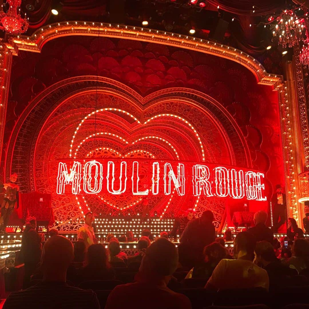 ヴァネッサ・ハジェンズさんのインスタグラム写真 - (ヴァネッサ・ハジェンズInstagram)「Well that was a blast 😍 @moulinrougebway」7月12日 2時24分 - vanessahudgens