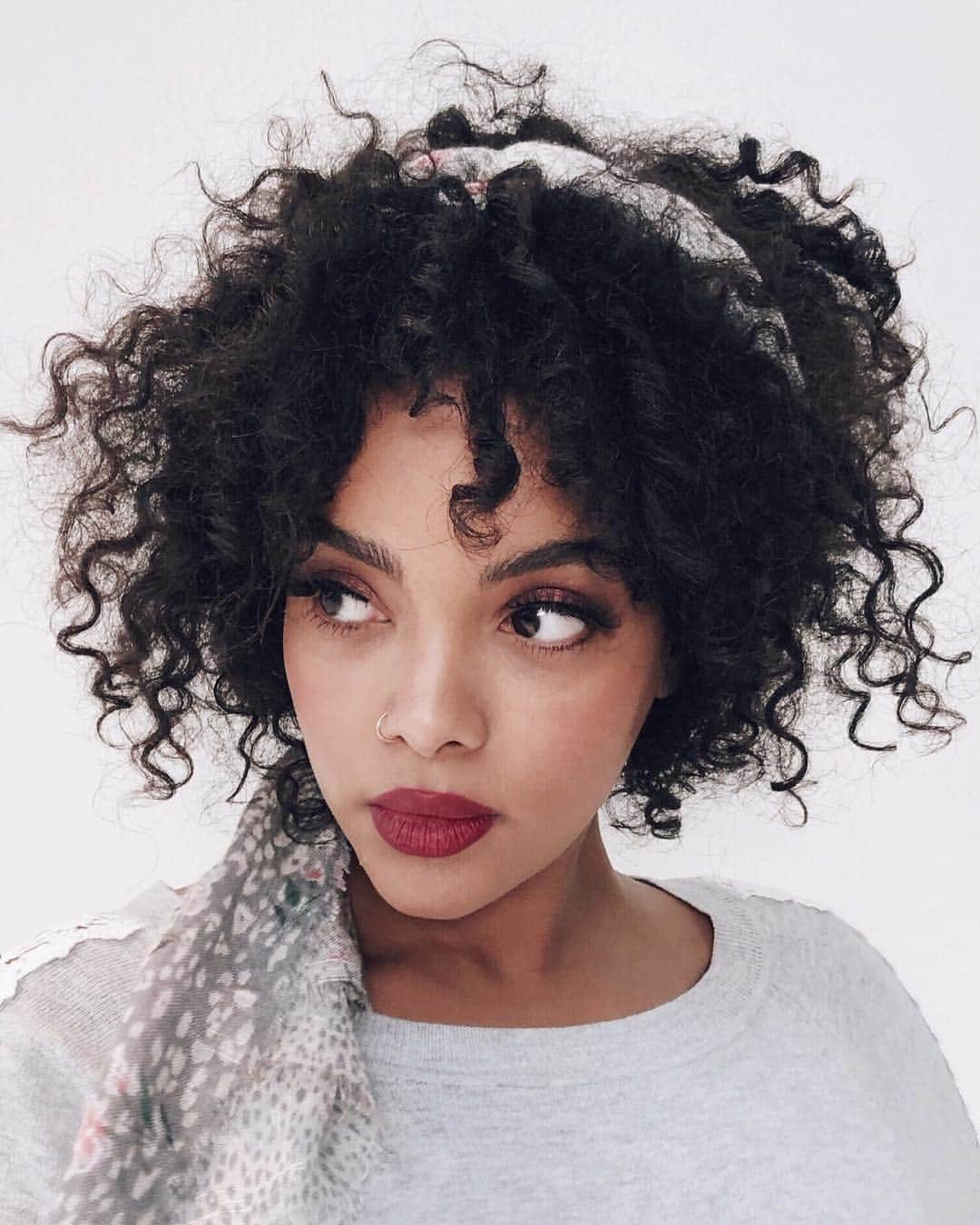 Kristin Essのインスタグラム：「CURL KWEEN @thasupremecourt on set of our @lclaurenconrad shoot. Literal human doll (and actual Minneapolis expert which made me love her even more) 💕👑👩🏾‍🦱」