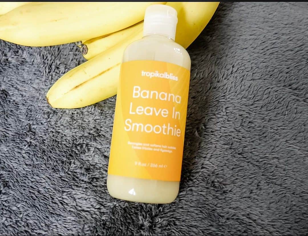 メアリー・モーサさんのインスタグラム写真 - (メアリー・モーサInstagram)「NEW VIDEO UP - THIS ONE IS TOTALLY BANANAS - LINK IN BIO! .🍌🍌🍌🍌🍌🍌🍌🍌. ALL BANANA SCENTED CURLY GIRL METHOD APPROVED HAIR ROUTINE (+ some fun bonus products) TESTED OUT! This was sooooo fun. And you know about my passion for bananas 😂😂😂 Go leave a comment on the video telling me your favorite weird snack, and add “🍌🙈” for a like!」7月12日 2時30分 - missmarymmouser