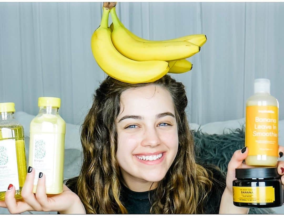 メアリー・モーサさんのインスタグラム写真 - (メアリー・モーサInstagram)「NEW VIDEO UP - THIS ONE IS TOTALLY BANANAS - LINK IN BIO! .🍌🍌🍌🍌🍌🍌🍌🍌. ALL BANANA SCENTED CURLY GIRL METHOD APPROVED HAIR ROUTINE (+ some fun bonus products) TESTED OUT! This was sooooo fun. And you know about my passion for bananas 😂😂😂 Go leave a comment on the video telling me your favorite weird snack, and add “🍌🙈” for a like!」7月12日 2時30分 - missmarymmouser