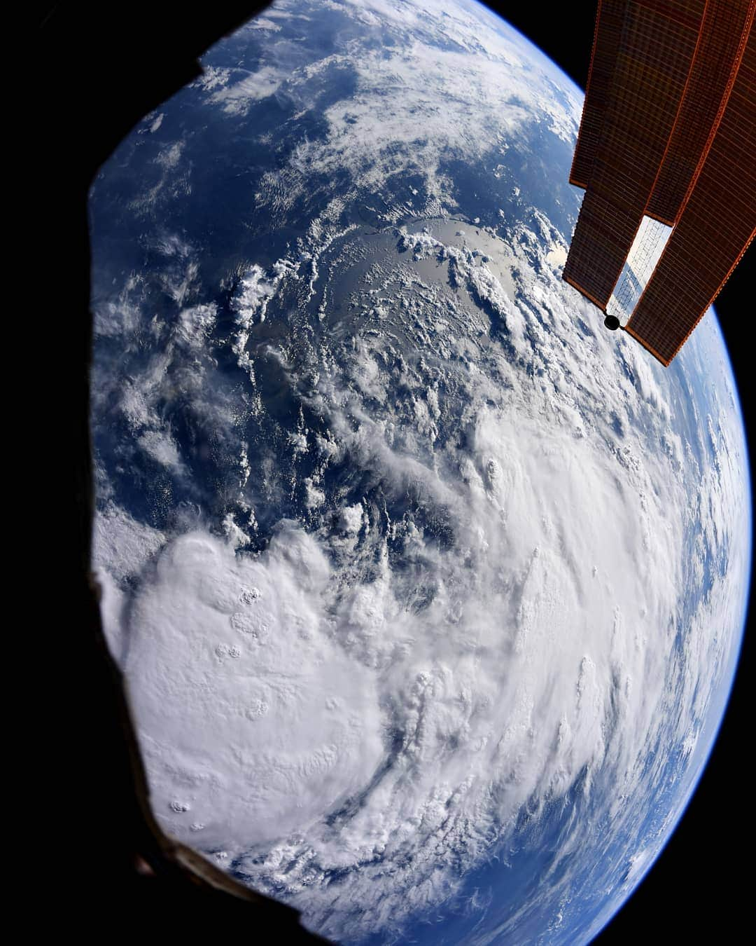 国際宇宙ステーションさんのインスタグラム写真 - (国際宇宙ステーションInstagram)「NASA astronaut Christina Koch (@astro_christina) photographed Tropical Storm Barry from the International Space Station.  #nasa #tropical #storm #barry #astronaut #earth #international #space #station」7月12日 2時35分 - iss