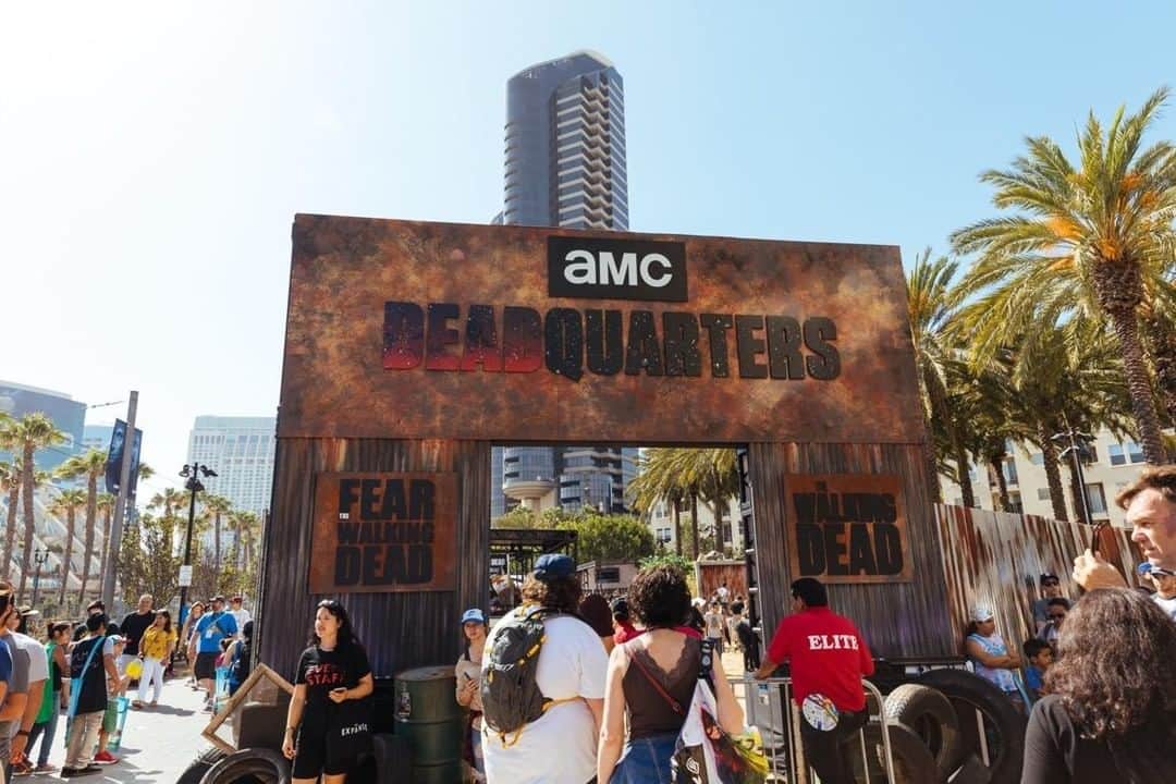 The Walking Deadさんのインスタグラム写真 - (The Walking DeadInstagram)「One week until #Deadquarters lands in #SDCC! #TBT to the entrance from 2017. Are you ready for the #SDCC2019 #TWD Deadquarters?」7月12日 3時00分 - amcthewalkingdead