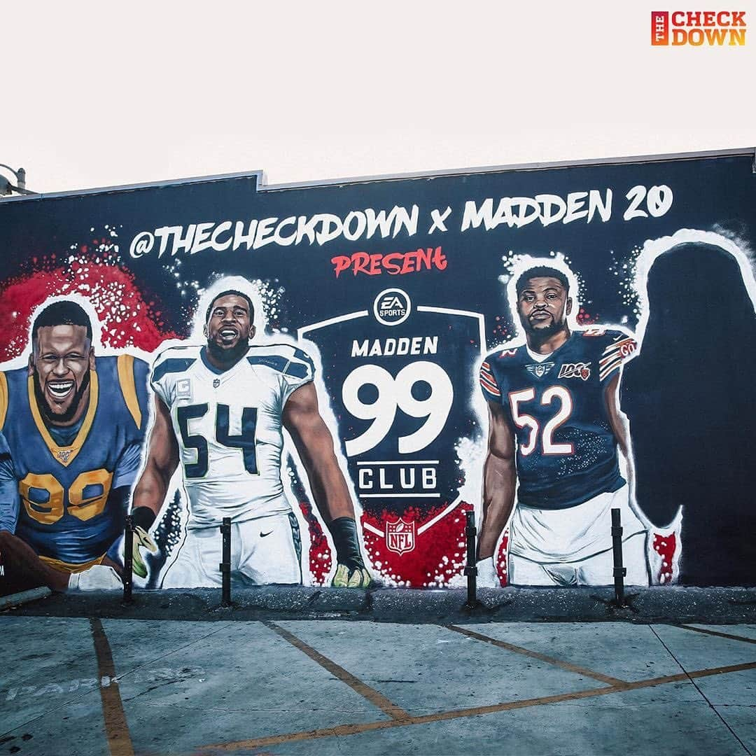 NFLさんのインスタグラム写真 - (NFLInstagram)「Ring up a 99 rating for Khalil Mack too! 🚨🚨 Who will be the last player to join the #99Club on @thecheckdown's mural?」7月12日 3時02分 - nfl