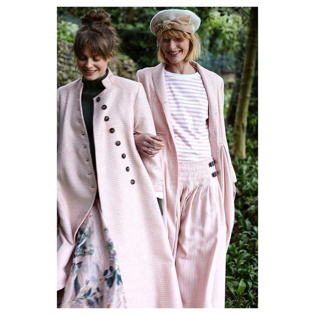 キャベジズ&ローゼズさんのインスタグラム写真 - (キャベジズ&ローゼズInstagram)「Happiness and Joy! Easy chic dressing has arrived 🥰 We have wonderful pink tweed pieces available now online and in-store. Shop cabbagesandroses.com to discover sweet new arrivals made in England #newness #tweed #tweedskirt #tweedcoat #pinktweed #britishfabric #britishfashion #madeinbritain #cabbagesandroses #cabbagesandrosesfashion @christina_strutt @cabbagesandroses_shop 👆Link In Bio👆」7月12日 3時07分 - cabbages_and_roses