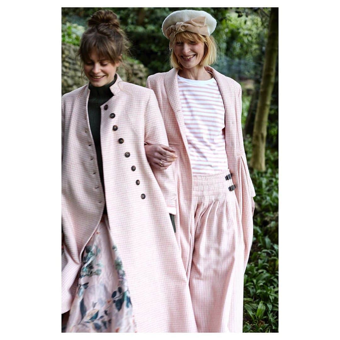 キャベジズ&ローゼズのインスタグラム：「Happiness and Joy! Easy chic dressing has arrived 🥰 We have wonderful pink tweed pieces available now online and in-store. Shop cabbagesandroses.com to discover sweet new arrivals made in England #newness #tweed #tweedskirt #tweedcoat #pinktweed #britishfabric #britishfashion #madeinbritain #cabbagesandroses #cabbagesandrosesfashion @christina_strutt @cabbagesandroses_shop 👆Link In Bio👆」