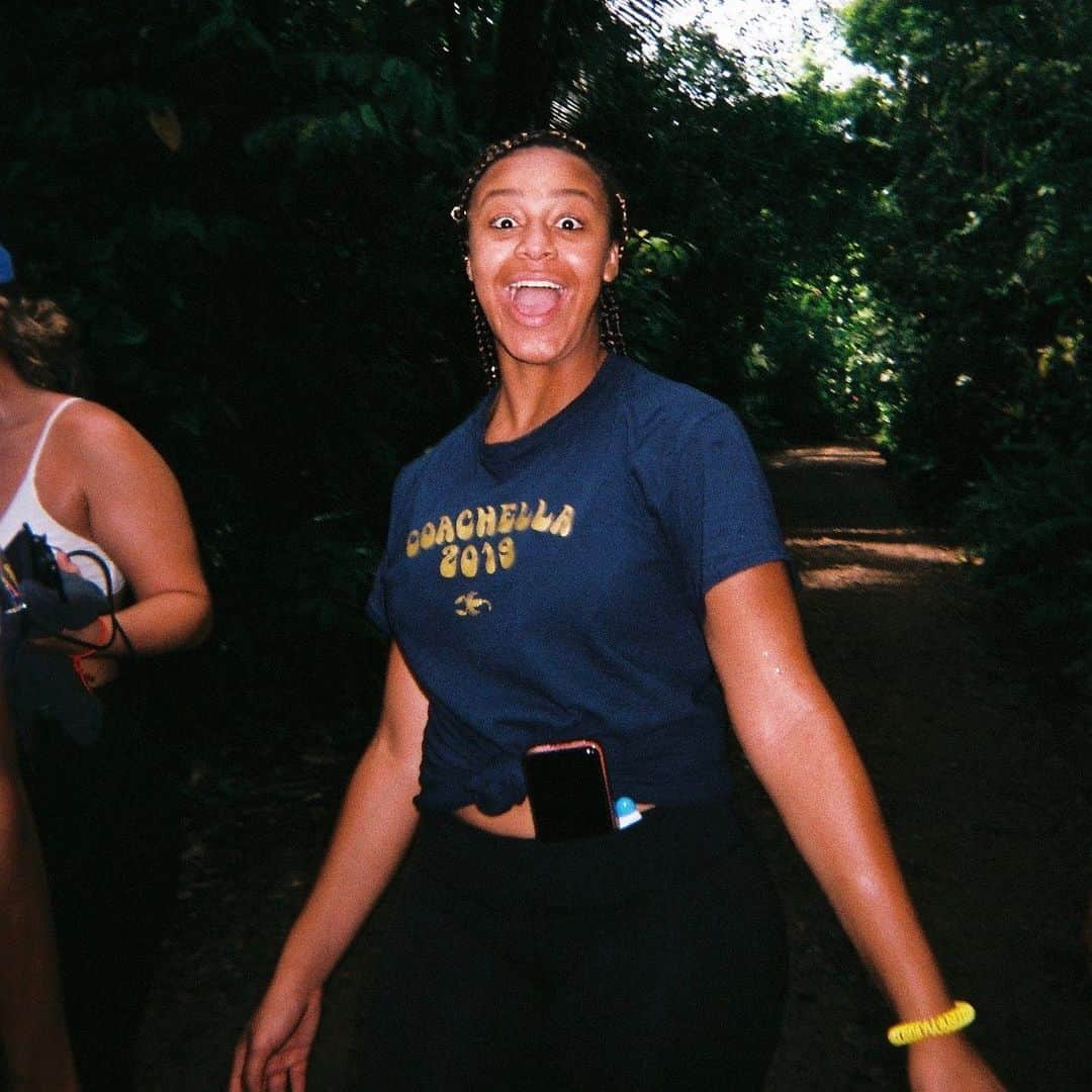 Nia Sioux Frazierさんのインスタグラム写真 - (Nia Sioux FrazierInstagram)「Candid moments off of a disposable camera from Belize #tbt 😃」7月12日 3時09分 - niasioux