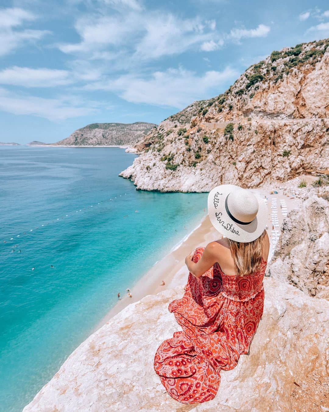 Izkizのインスタグラム：「The best view comes after the hardest climb ☀️ There are 187 steps to get to the beach but it’s so beautiful that it’s totally worth the hike back up, definitely one of my favourite beaches in #Turkey 💙」