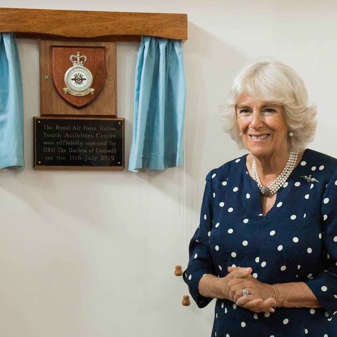 クラレンス邸さんのインスタグラム写真 - (クラレンス邸Instagram)「Today, The Duchess of Cornwall, in her role as Honorary Air Commodore, visited RAF Halton to celebrate their centenary year. During the visit, Her Royal Highness saw the station’s reconstructed World War I trenches, which replicate those that were built in order to train soldiers how to survive on the Western Front. The Duchess also opened the new Youth Activities Centre, where Her Royal Highness met children from the local school and joined in a game of table tennis. 📷 PA / @rafhaltonofficial」7月12日 3時15分 - clarencehouse