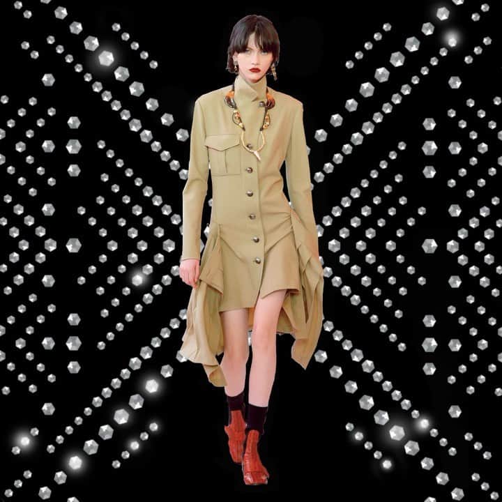 Saks Fifth Avenueのインスタグラム：「RUNWAY TO REALITY: Creative Director @nramsaylevi brought breezy yet polished looks to @chloe Fall 2019 runway. Pre-Order the collection, now at Saks. #SaksStyle」