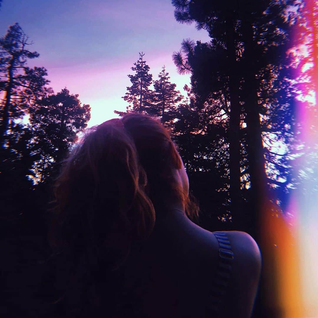 エレナ・サチンのインスタグラム：「🔮」